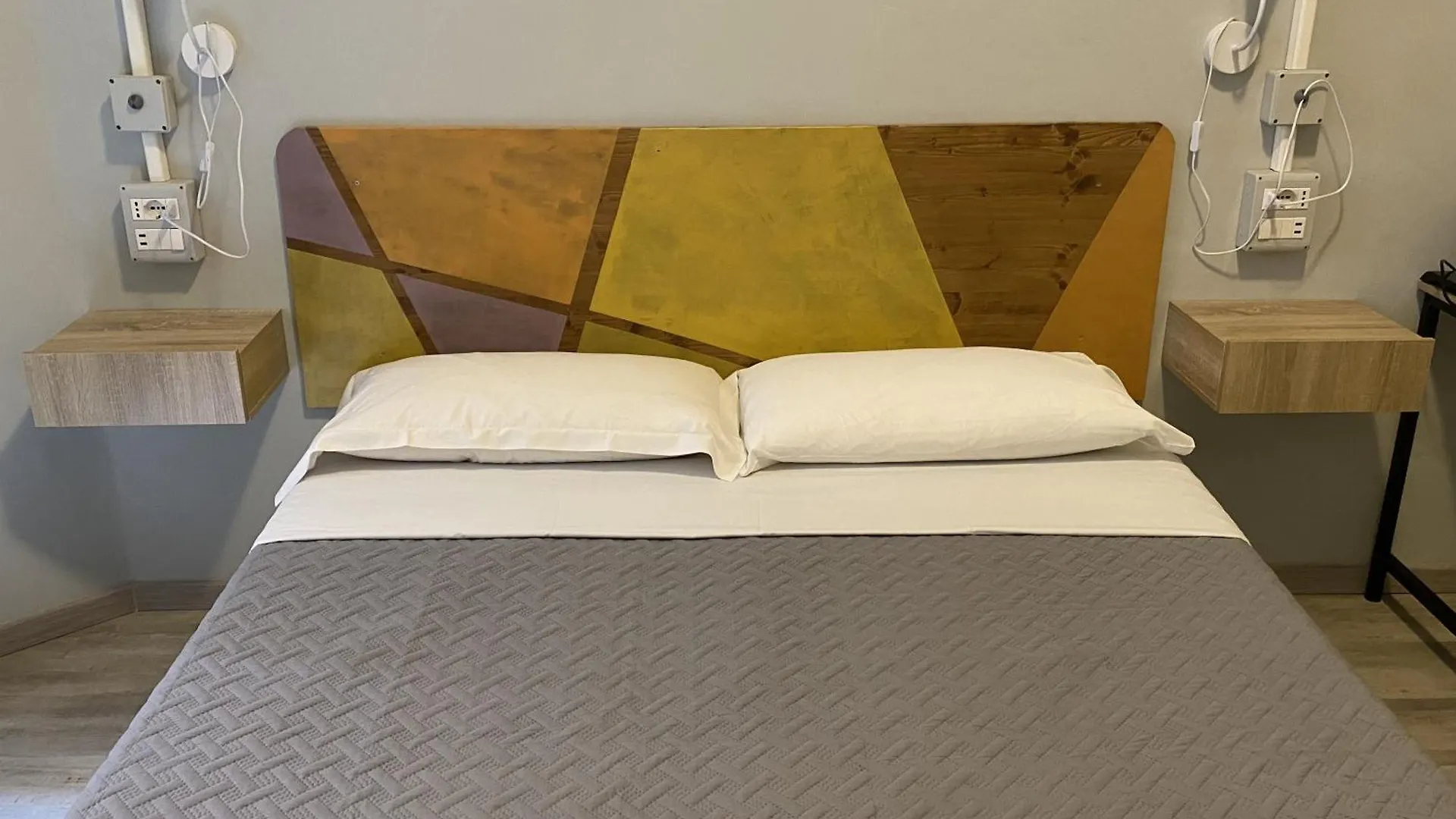 Eureka Rooms Roma 0*,